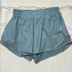 Lululemon Hotty Hot shorts size 4 TALL light grey 4” inseam